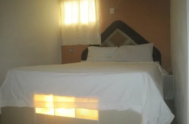 La Playa Hotel Nagua habitacion 1 grande cama